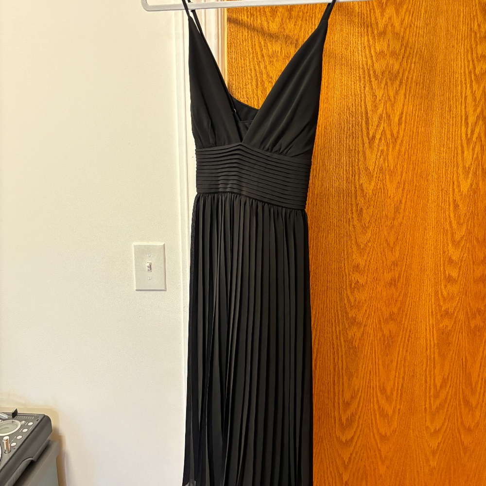 Midi, deep v pleated dress